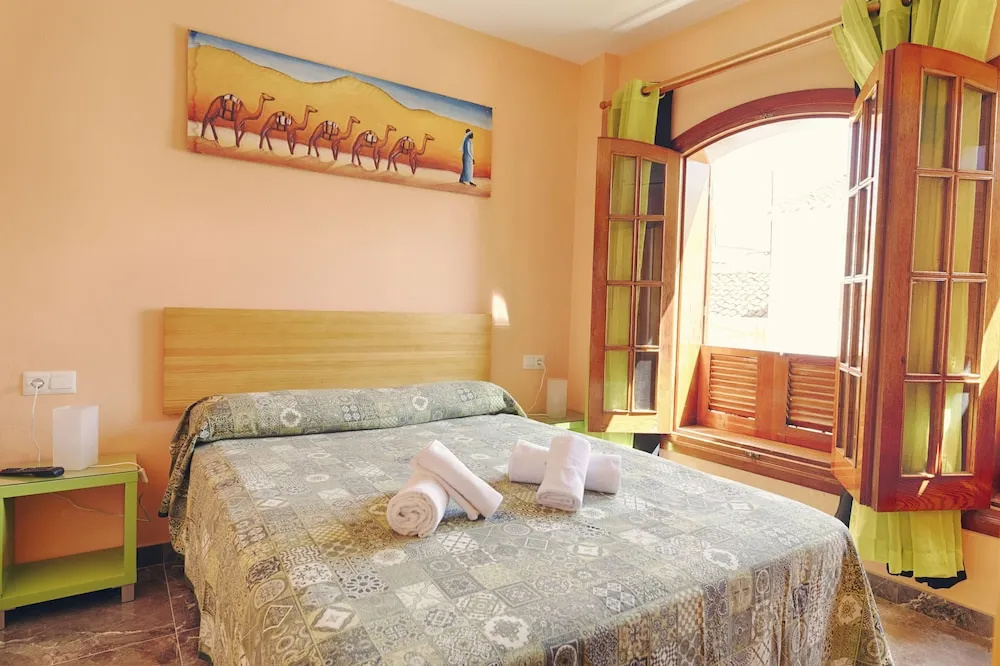 Standard Double room with city view (full double bed)
