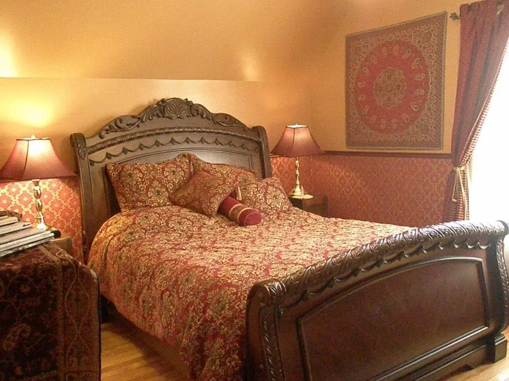 Superior Double room with pool view (full double bed)