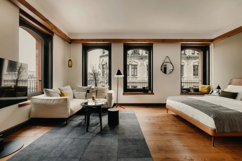 Standard Double room with city view (full double bed)