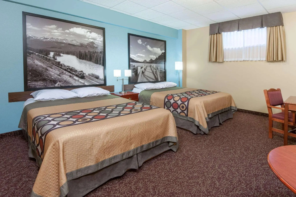 Standard Sextuple Basement room