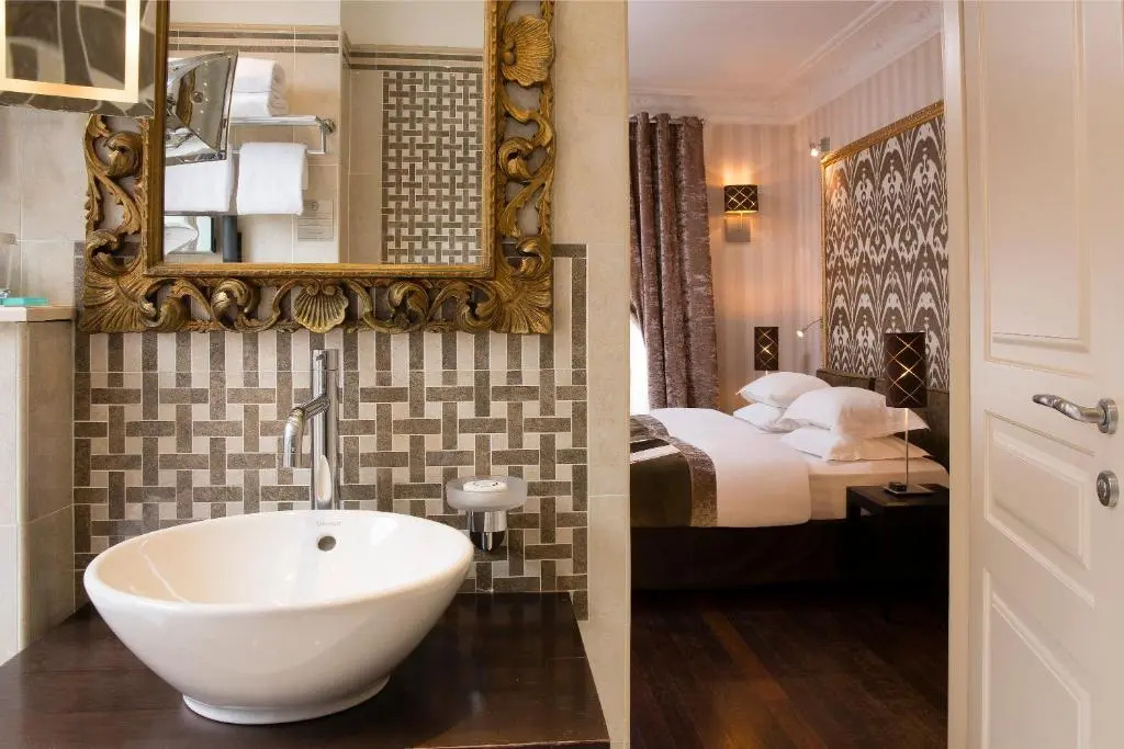 Hotel Ares Eiffel 109