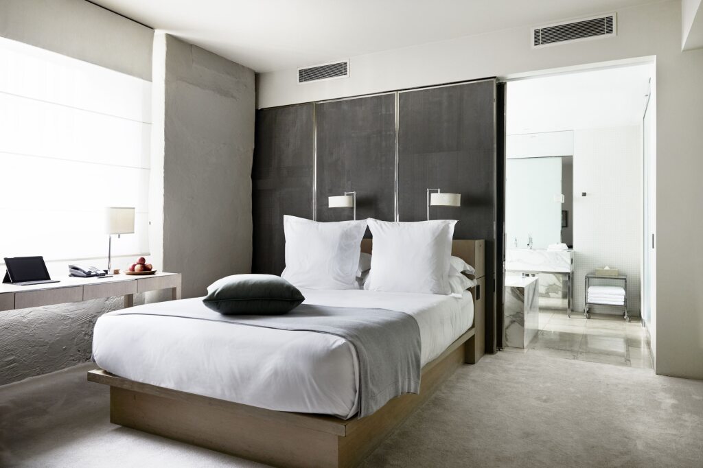 Establishment Hotel by null