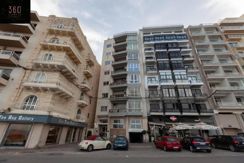 Breathtaking Seafront 3BD, Sliema coast by 360 Estates