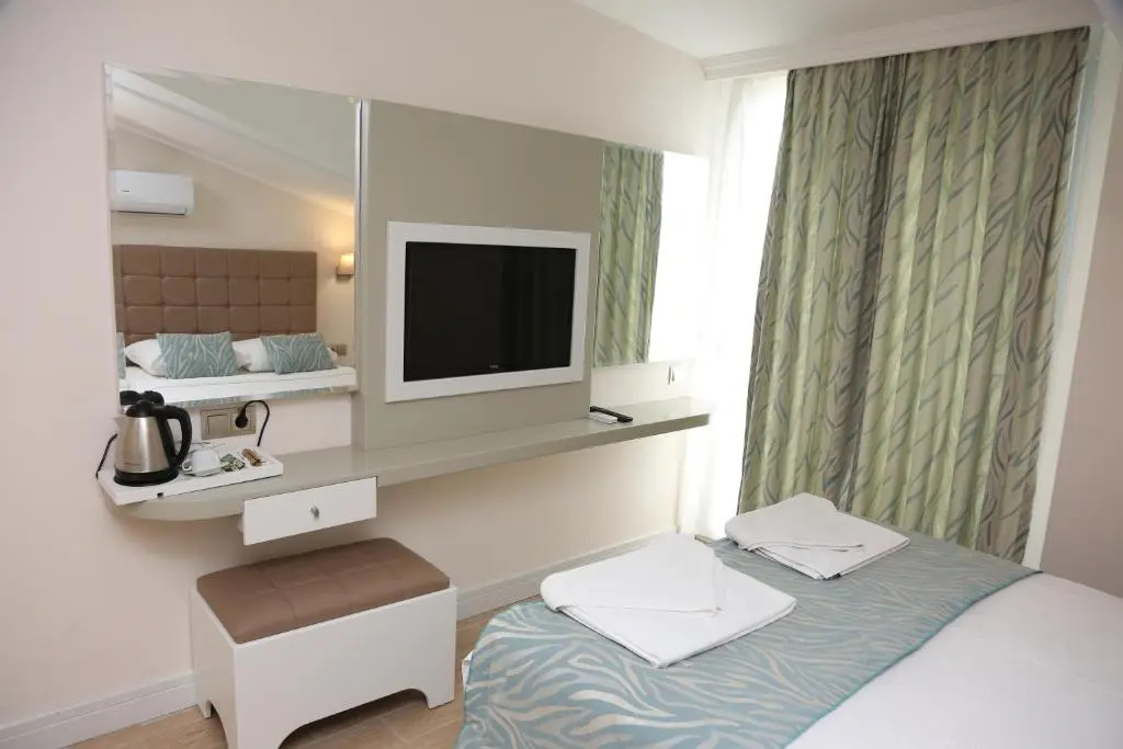 Standard Double room with partial sea view (full double bed)