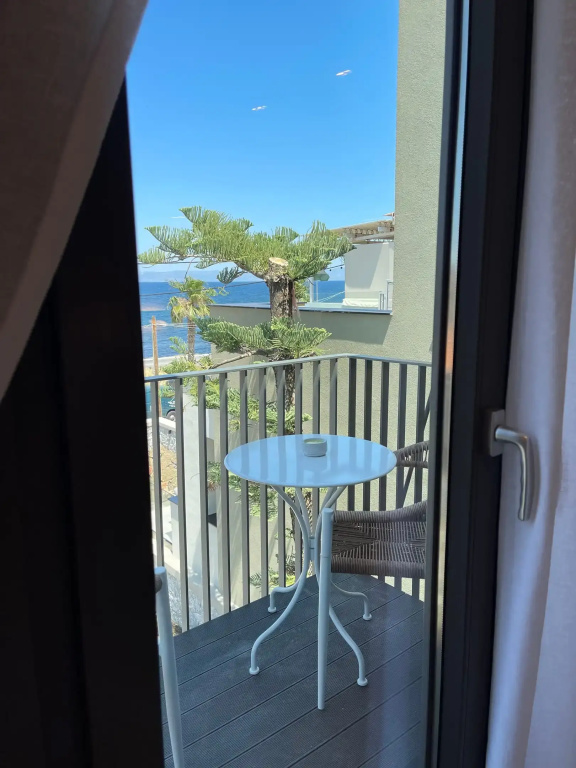 Deluxe Triple room with balcony and with sea view