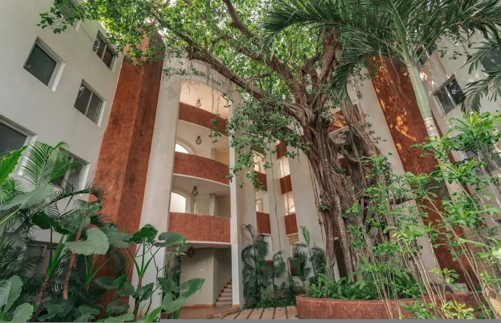 Modern 2bhk w Rooftop Pool 10 Mins Drive to Beach