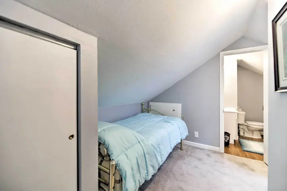 Charming Historic Condo - Walk to Downtown & UW — фото 4