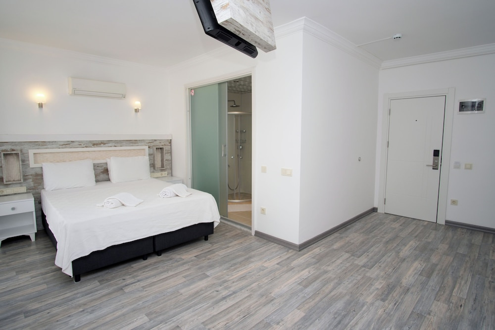 1 Bedroom Standard Triple room with balcony