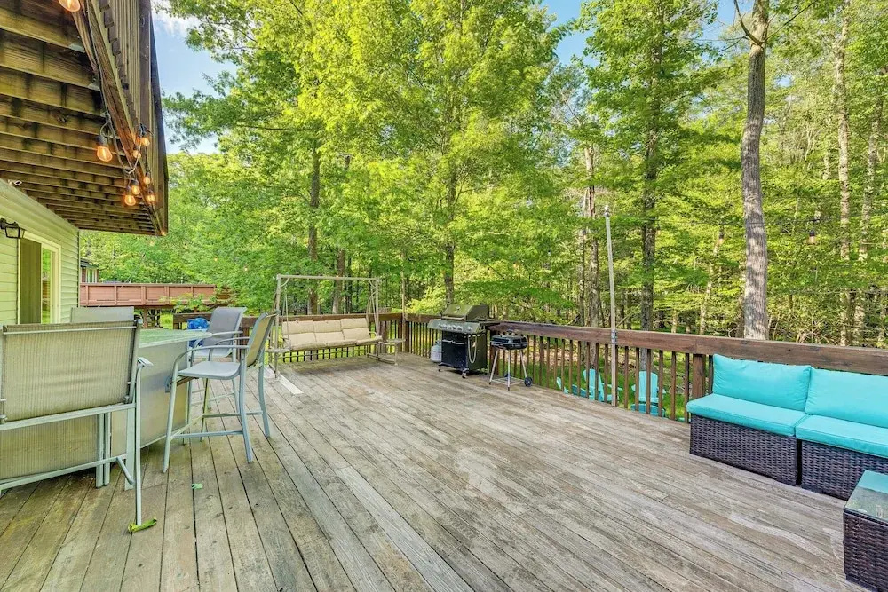 Private Hot Tub + Lake Access: Poconos Escape!