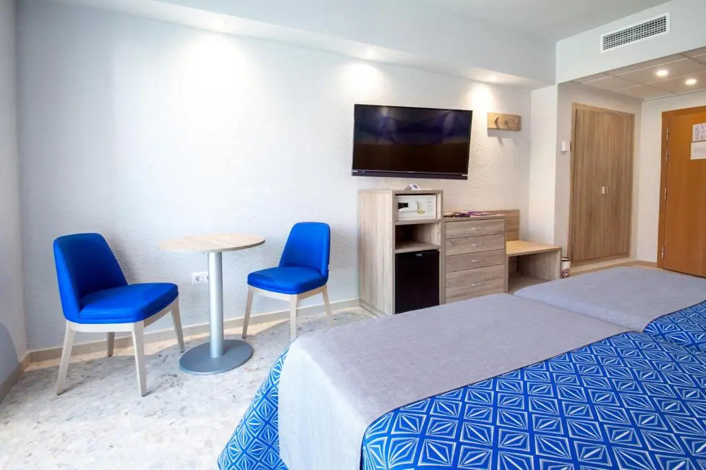 Double room (full double bed)