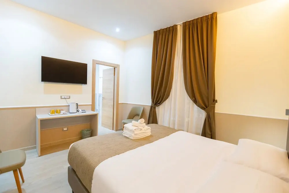 Economy Double room with courtyard view (full double bed)