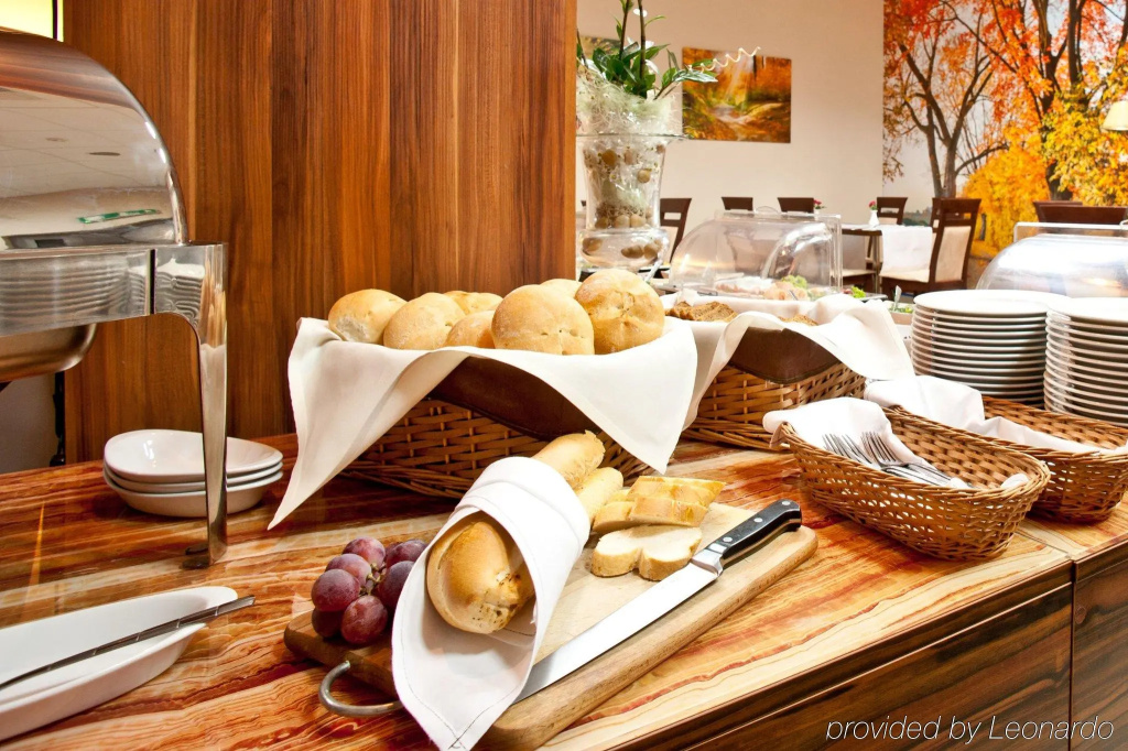 Food & Beverage