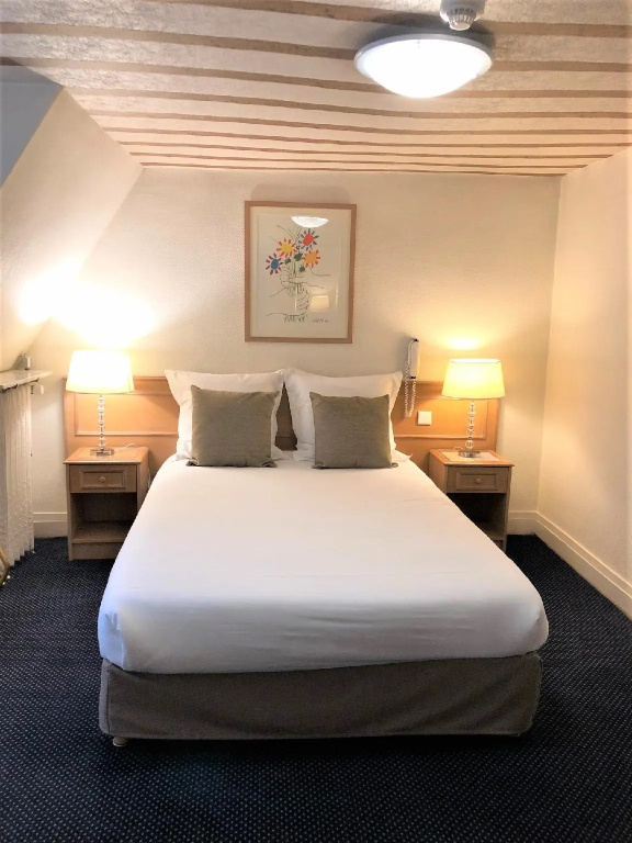 Classic Double room (full double bed)