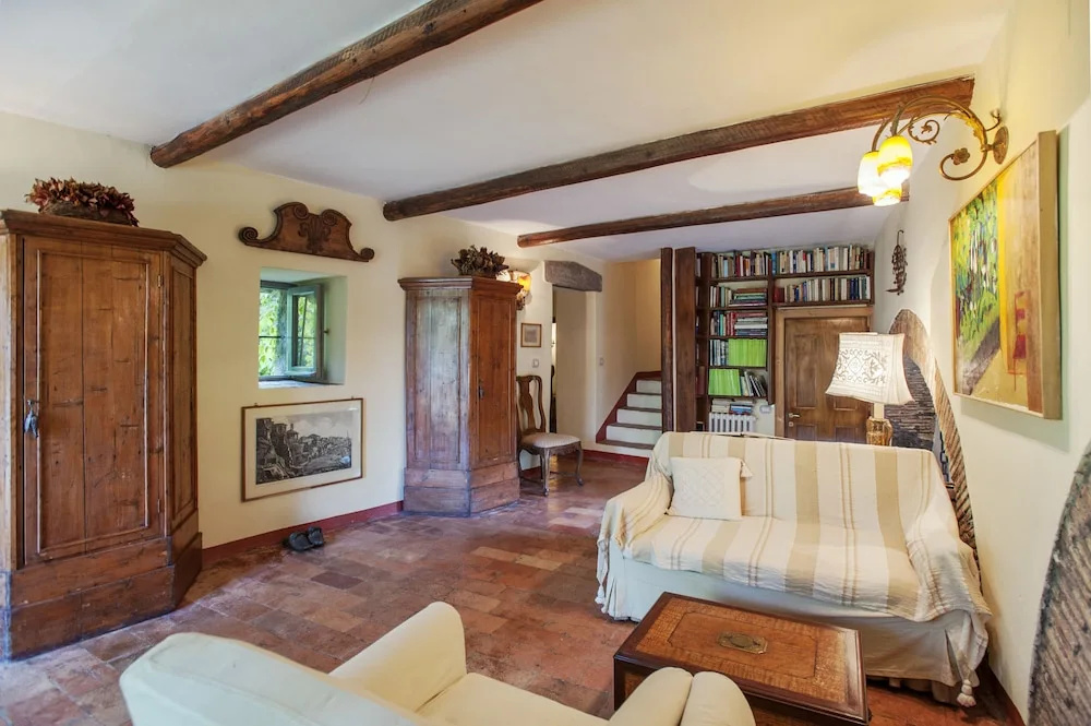 4 Bedrooms Villa