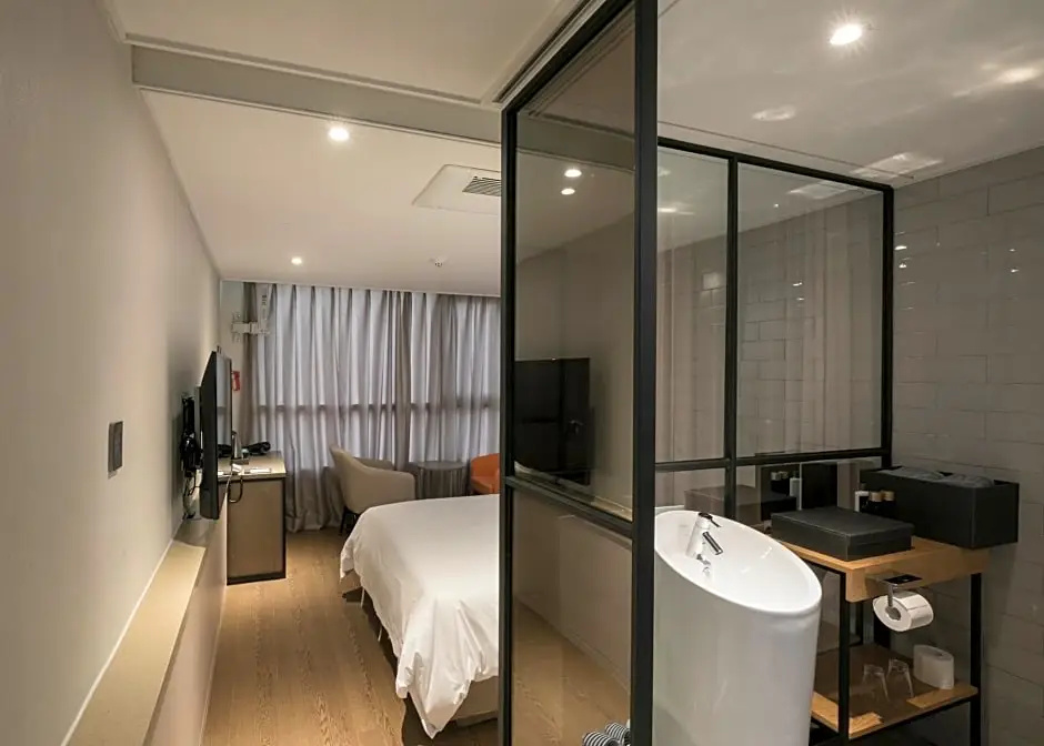 Standard Double room with sea view (full double bed)