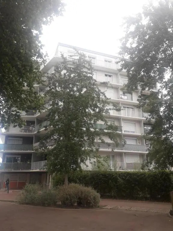 Voir la photo 1 — Residence d'Anjou - Grand studio avec balcon et parking privatif