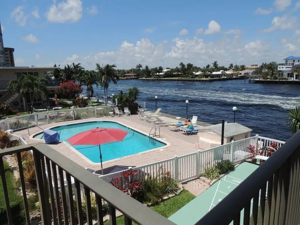 Aqua Mar Condos - Général