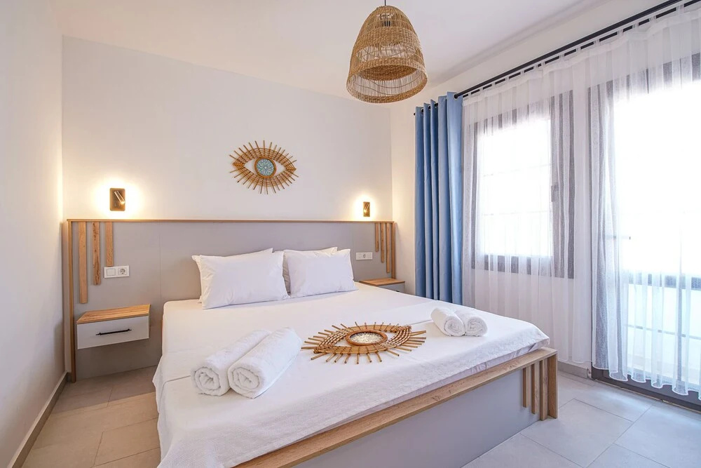 Deluxe Double room with balcony (full double bed)