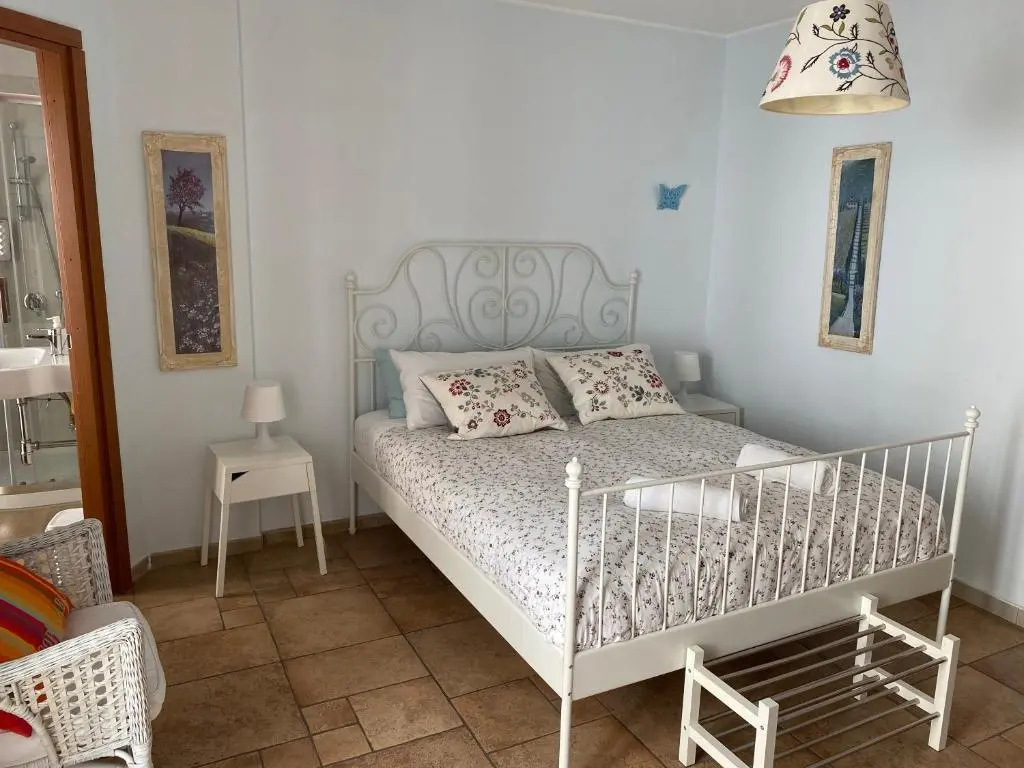 Deluxe Double room with balcony (full double bed)