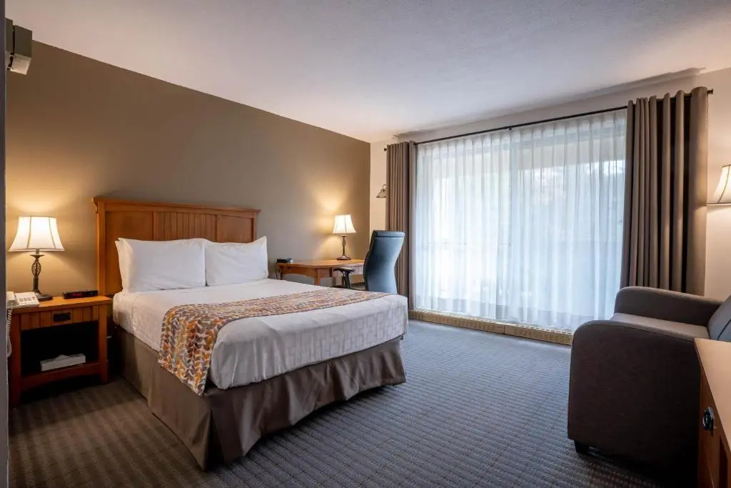 Deluxe Double room with balcony (full double bed)