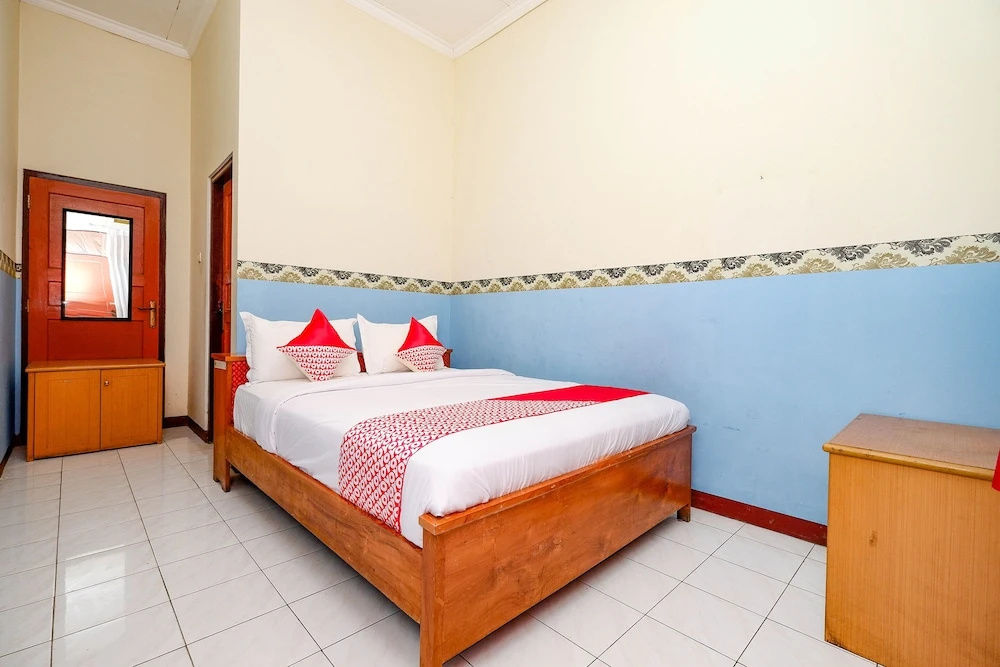 OYO 2403 Hotel Bip