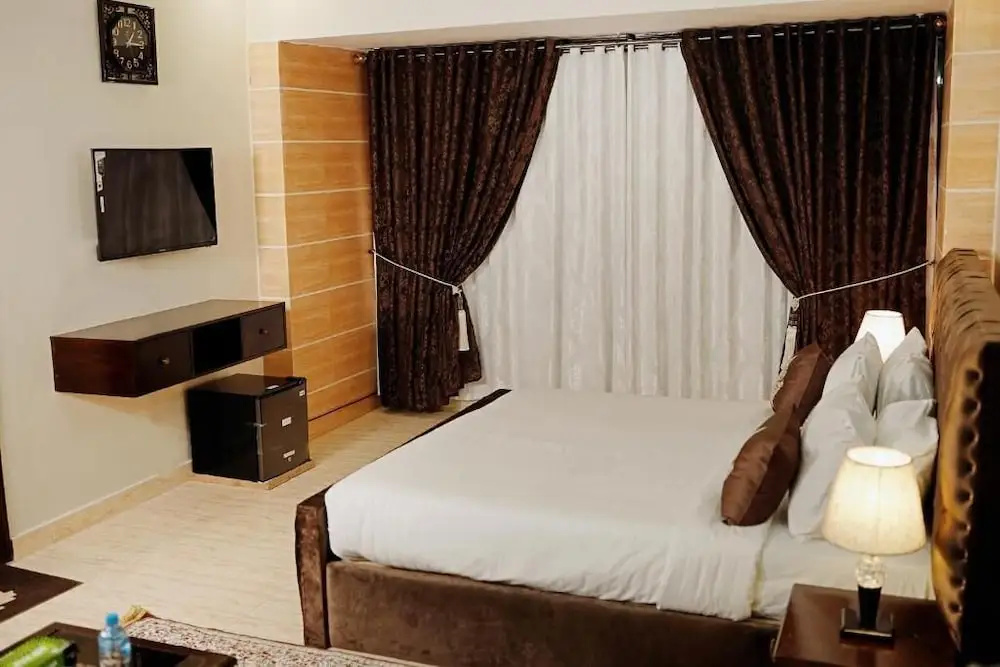 Deluxe Double room (full double bed)