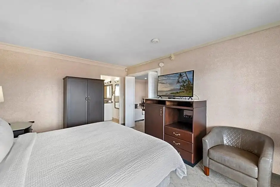Suite with pool view