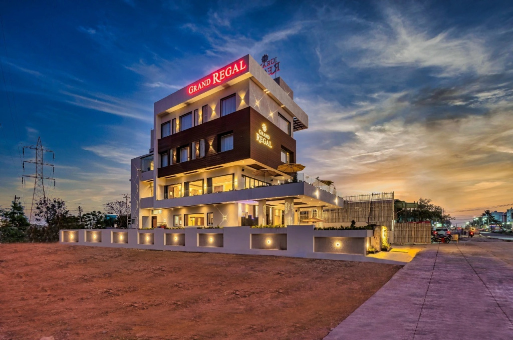 Grand Regal, Islampur
