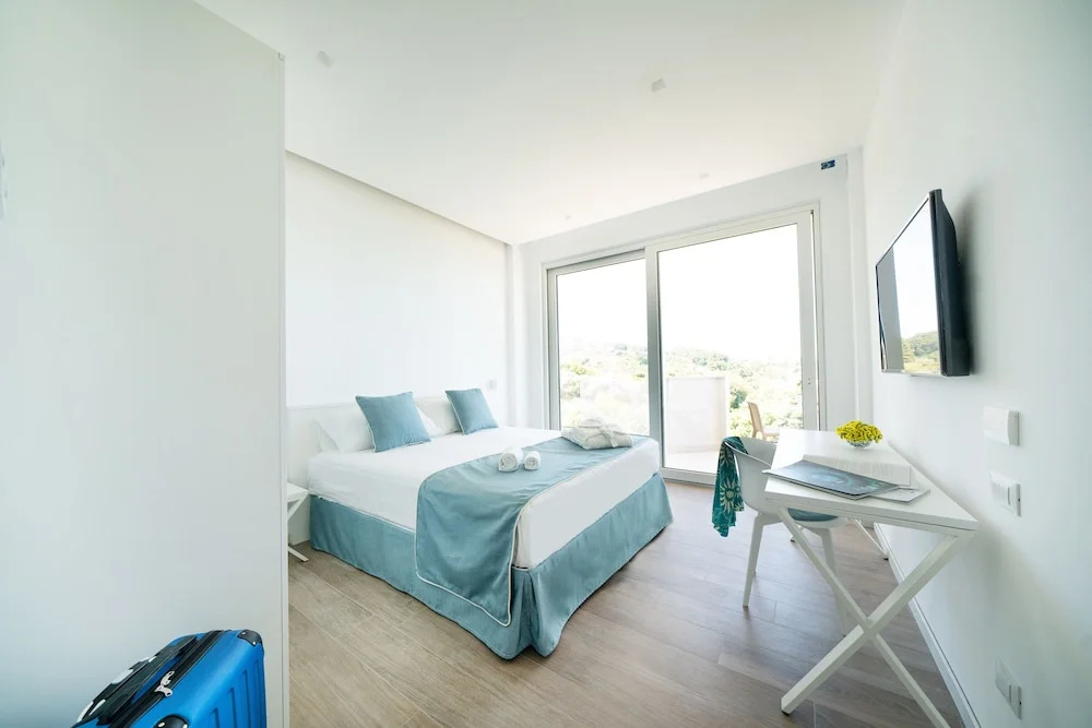 Comfort Double room with balcony and with sea view (full double bed)