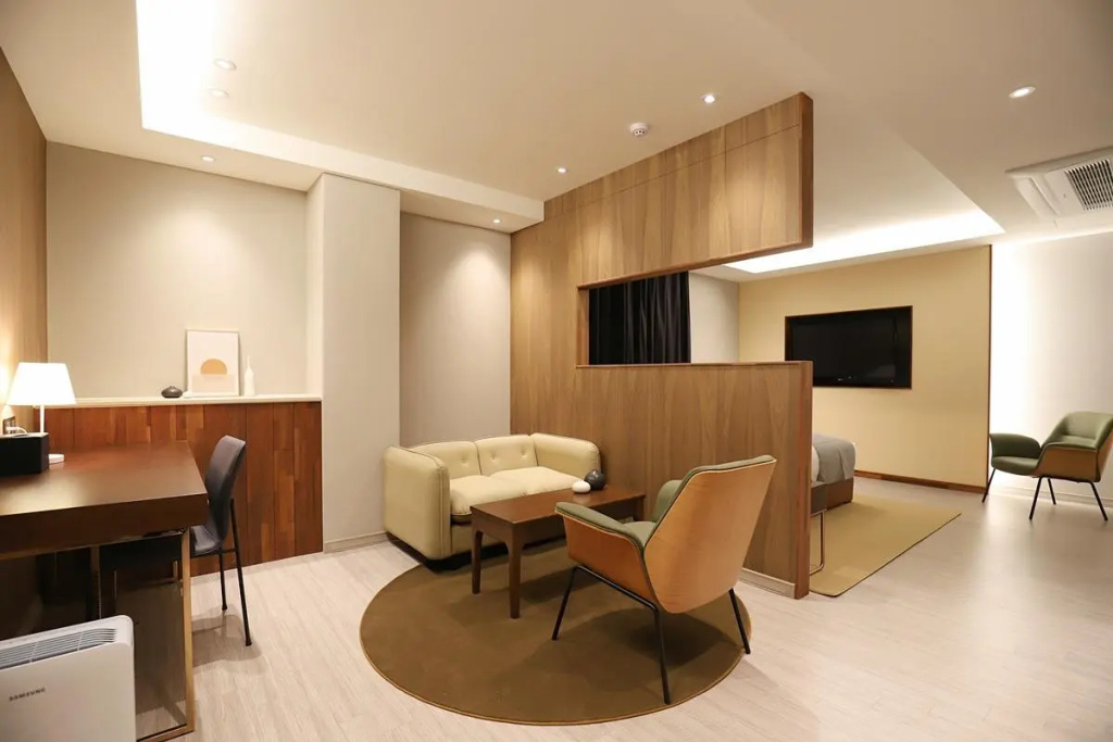 Double Suite (full double bed)