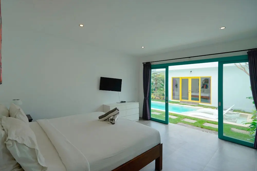 2 Bedrooms Villa