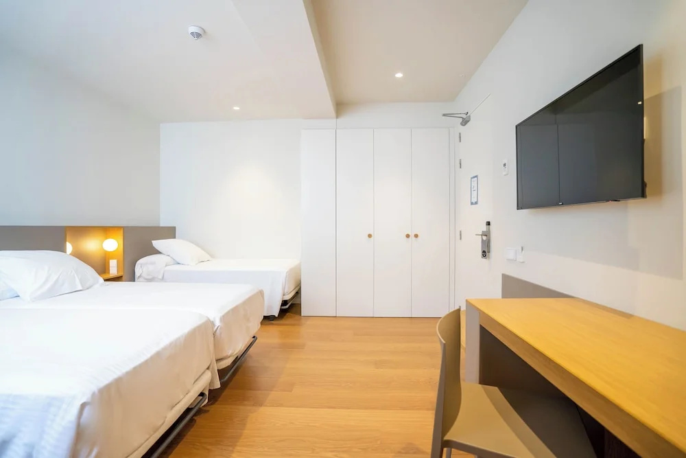 Standard Triple room with balcony