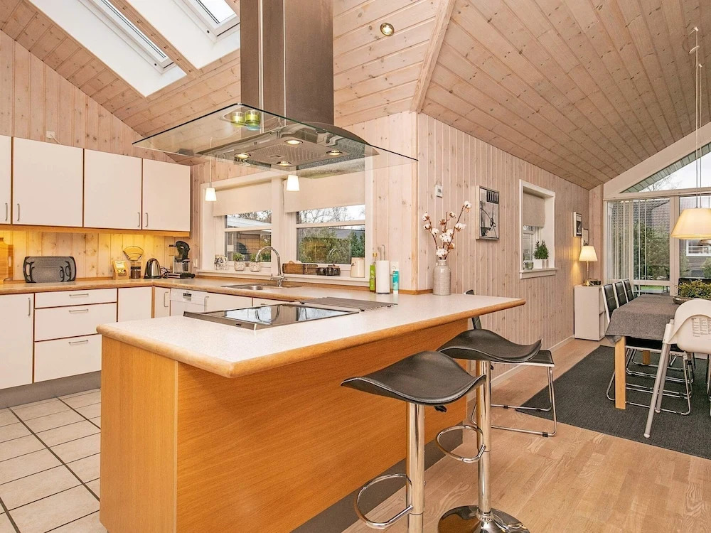 Charming Holiday Home in Væggerløse With Indoor Whirlpool - фото 16