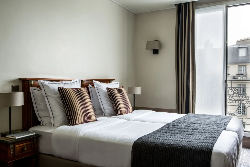 Hotel Aiglon 38