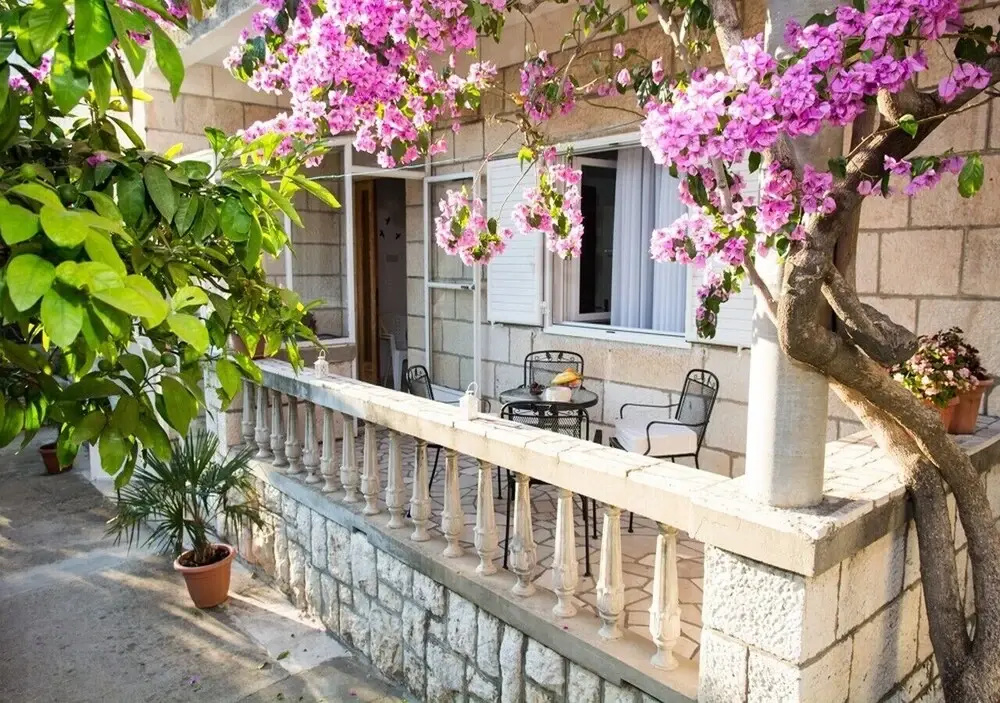 Apartments Bungevilla
