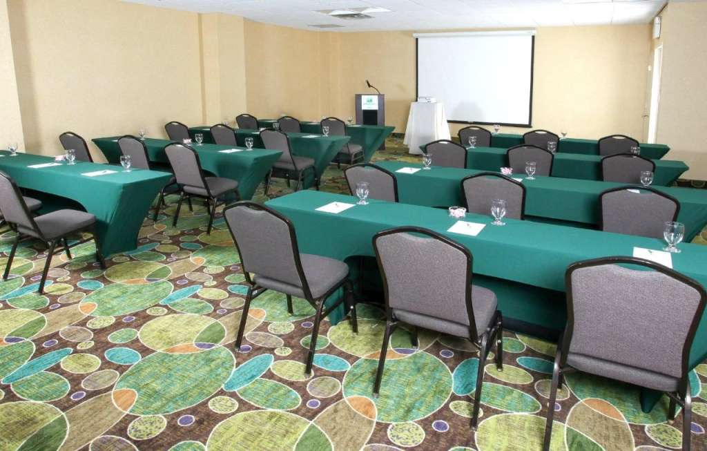 Holiday Inn Westbury - Long Island by IHG - Général