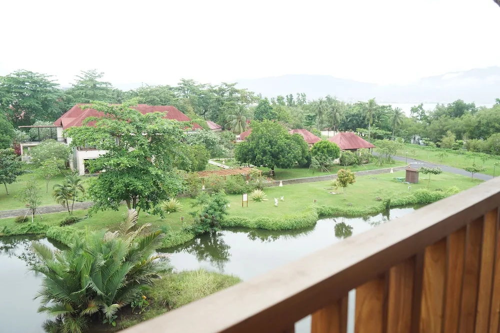 Deluxe Double room with lake view (twin beds)