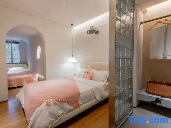 2 Bedrooms Standard Family room
