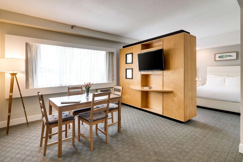 Crest Hotel Suites - Général