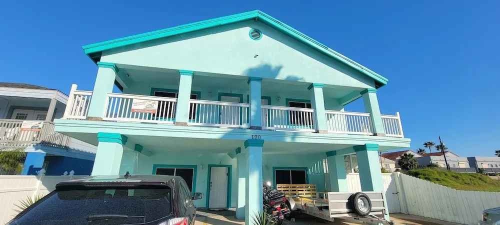 Lantana Retreat #2 2 Bedroom Condo by RedAwning