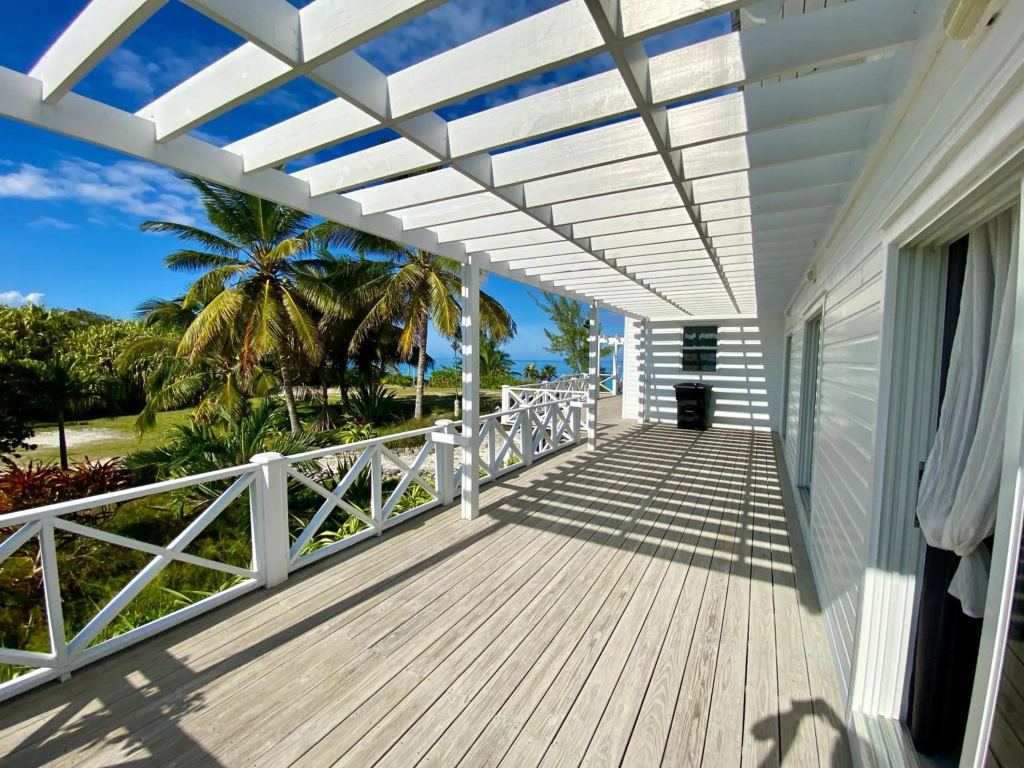 Beach Cottages on pink sand beach, up to 10 Guests