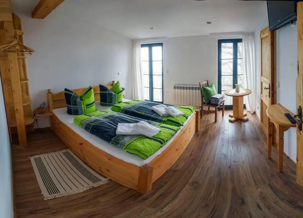 Standard Double room with balcony (full double bed)