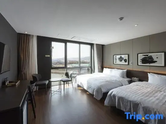 Double Suite (twin beds)