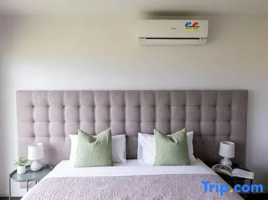 1 Bedroom Penthouse Apartment with ocean view