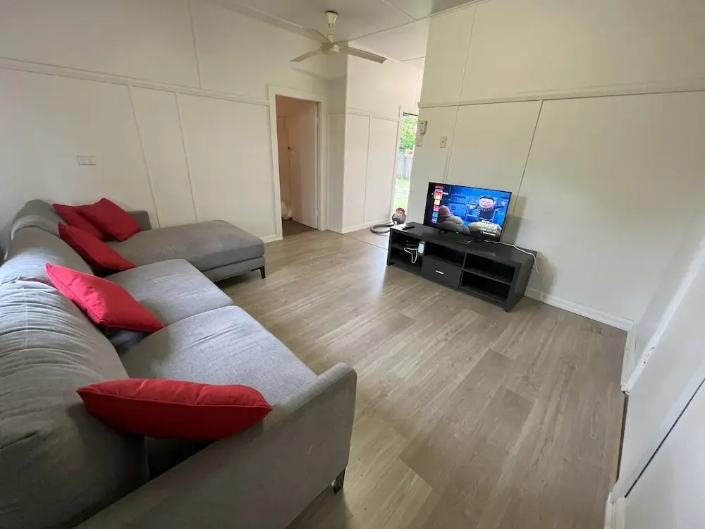 Pet Friendly 2 Bedroom Cottage with Yard — фото 3