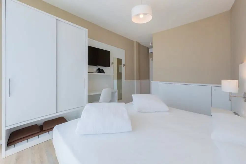 Standard Triple room with garden view