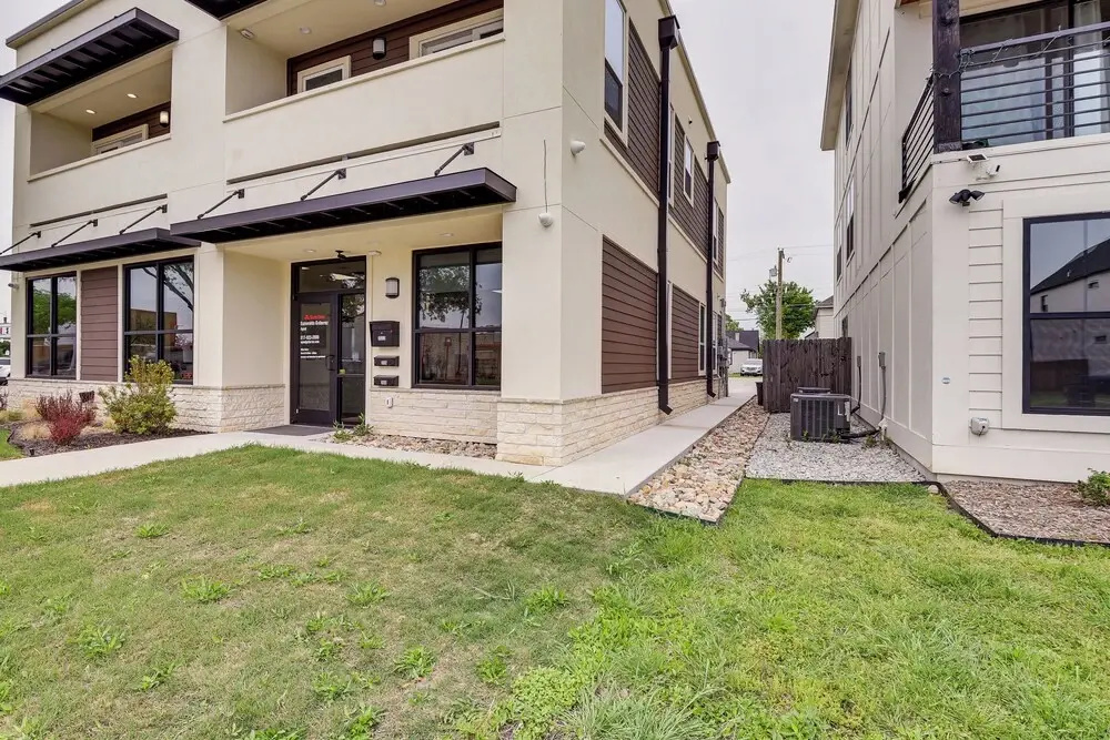 Steps to TCU Campus: Modern Fort Worth Apt