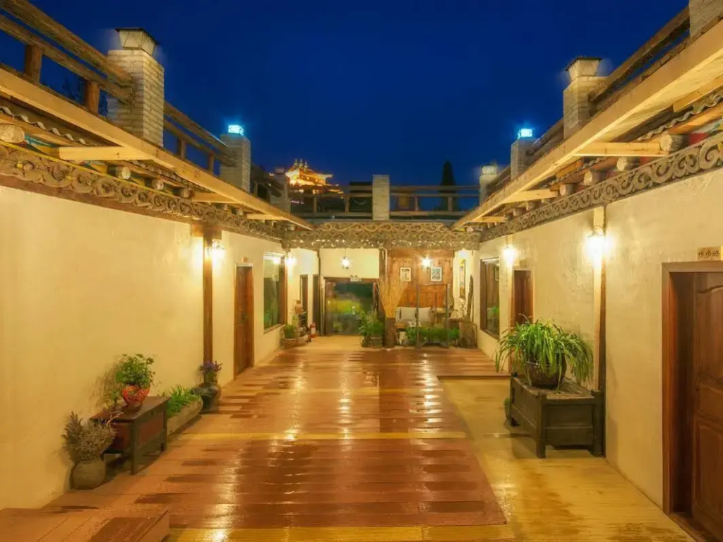 Shangri-La E-Outfitting Boutique Hotel