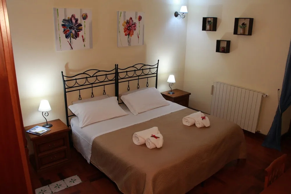 Standard Double room with balcony (full double bed)