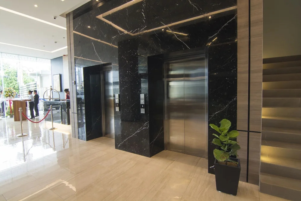 Lobby & Reception